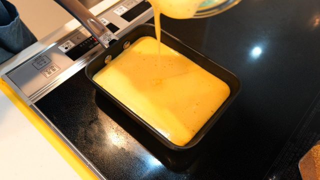 生地を流し入れたフライパン