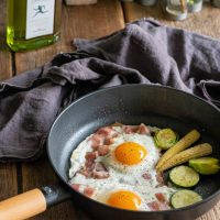 軽くて焦げつきにくい！毎日使いたい「TI:DA チタン＆ダイヤモンドWコーティング フライパン」