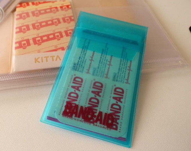 絆創膏