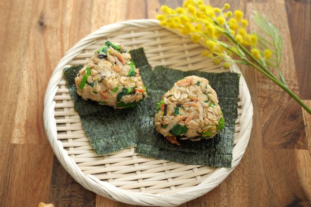 菜の花オートミールおにぎり