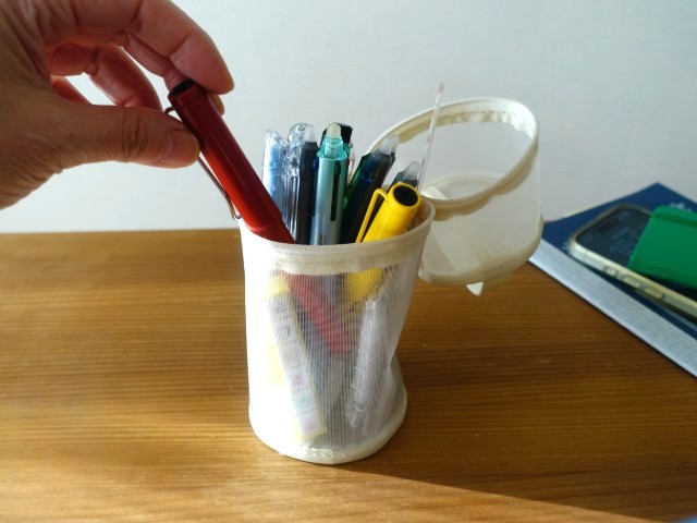 立てて使える無印ペンケース