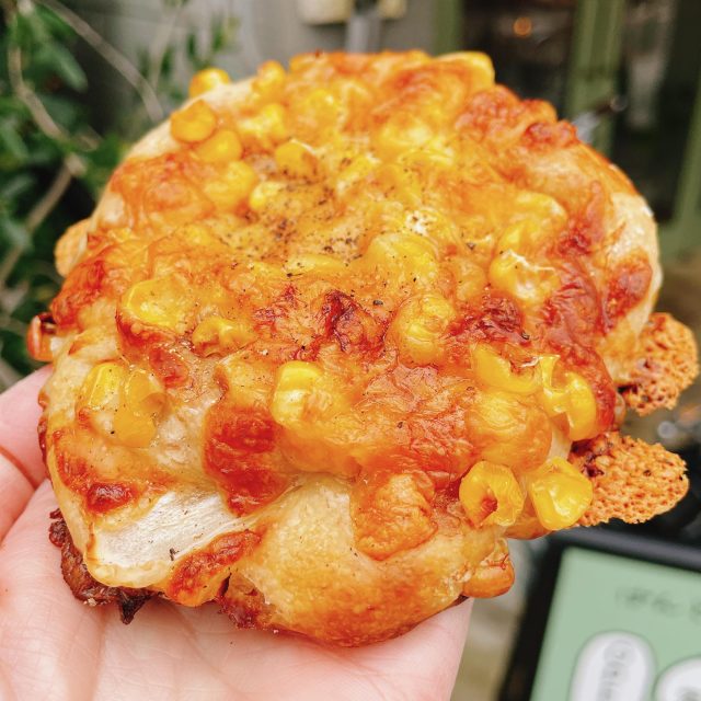 コーンとチーズのフォカッチャ