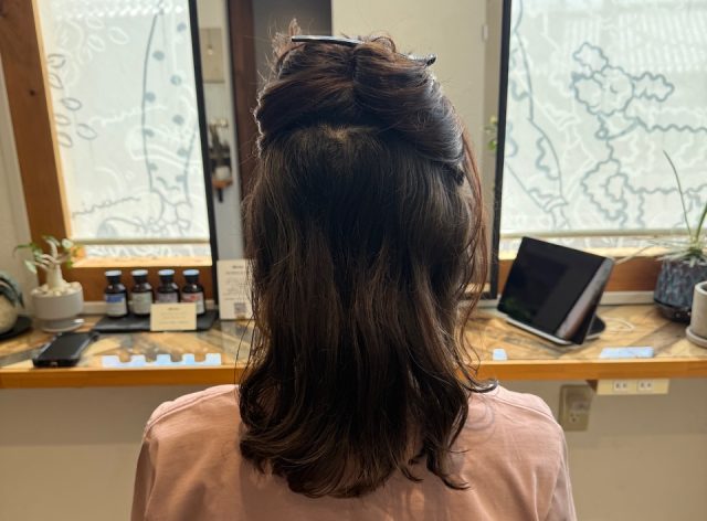 キャップやハットにぴったりな簡単ヘアアレンジ