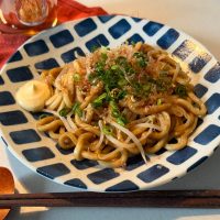 レンジで4分！コスパ最強「もやし焼きうどん」