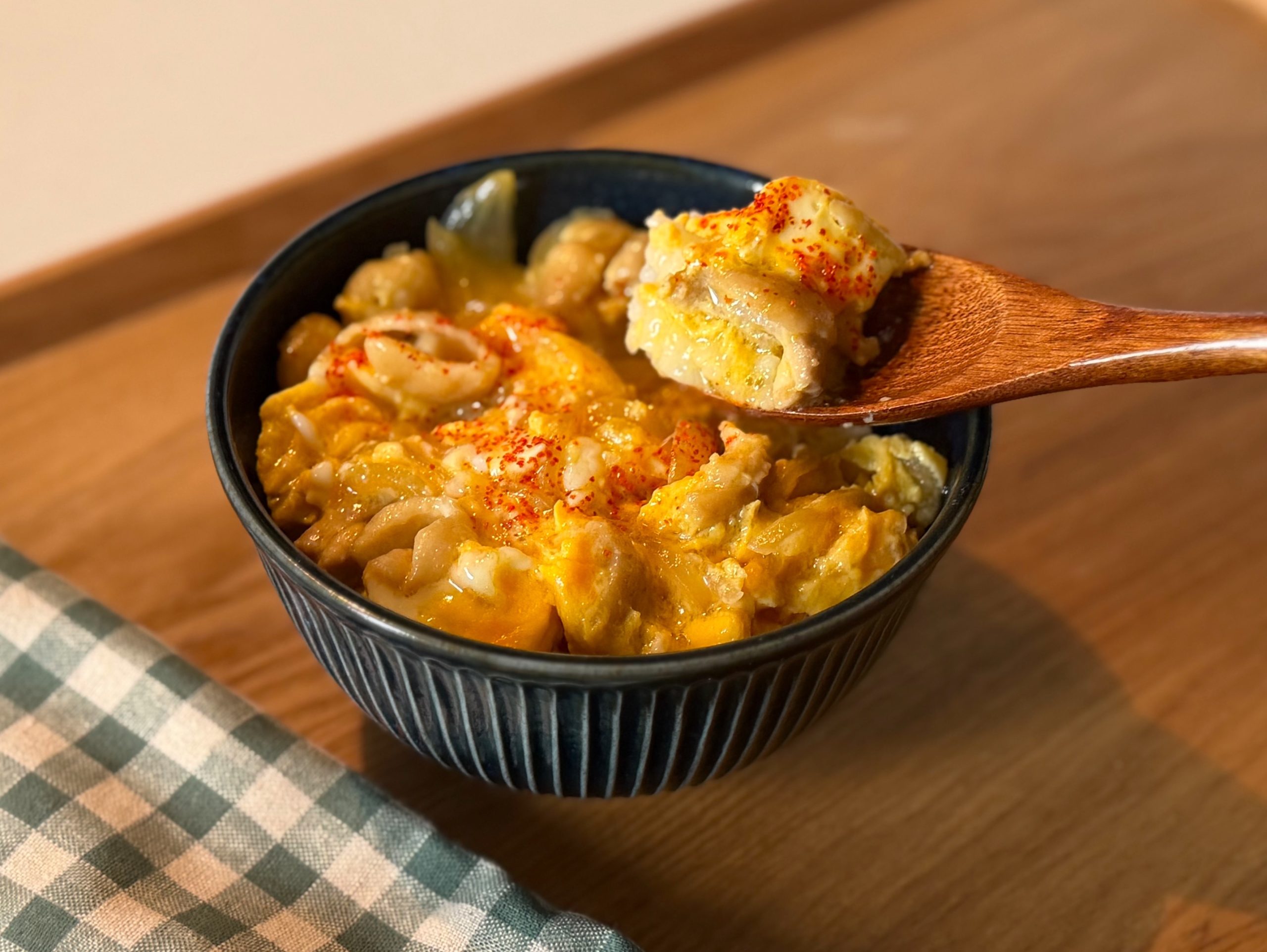 「鶏皮親子丼」