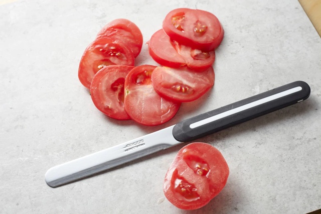 トマトとアルコスナイフ