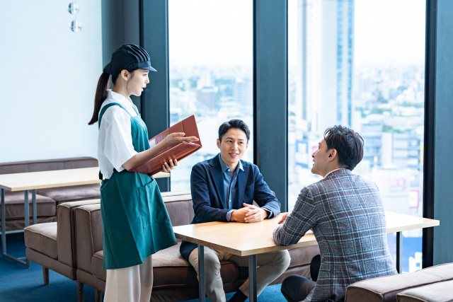 カフェ　メニュー　注文　スタッフ