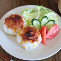 5分ほどでさっと完成！忙しい朝に助かる「おにぎり朝ごはん」レシピ3選