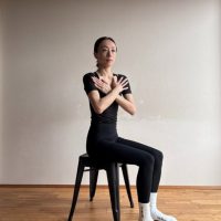 続かない人でも始められる！座ったまま首・肩まわりをリセットできる「ついでピラティス」