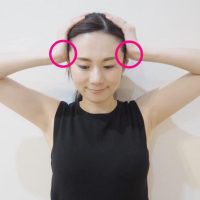 寝起きの顔をすっきり！朝の簡単「むくみケア」3つ