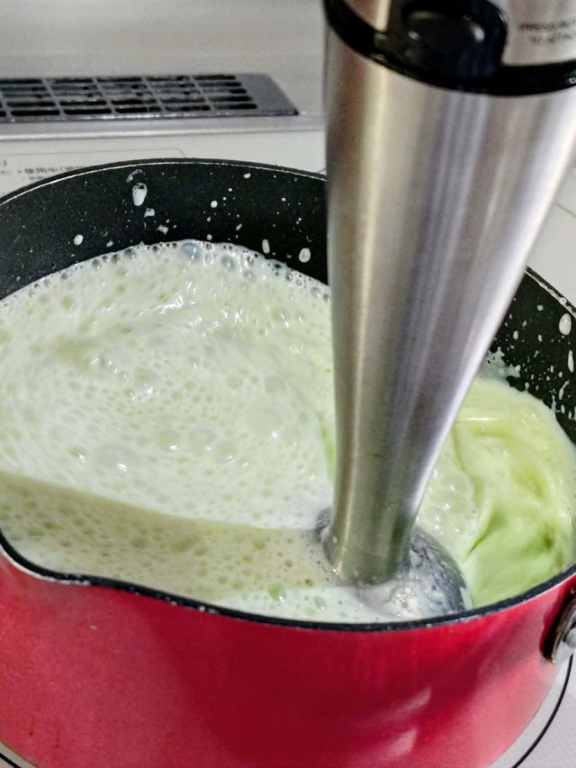 ミキサーで攪拌する