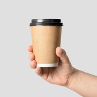 「店内でお召し上がりですか、それともお持ち帰りですか」を英語で言うと？