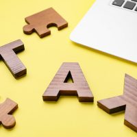 「税別19.99ドル」を英語で言うと？