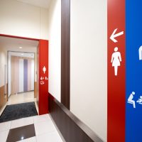 「お手洗いはどこですか」は英語でどう言う？