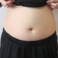 1分からでOK！「ぽっこりお腹」を整える朝習慣2つ