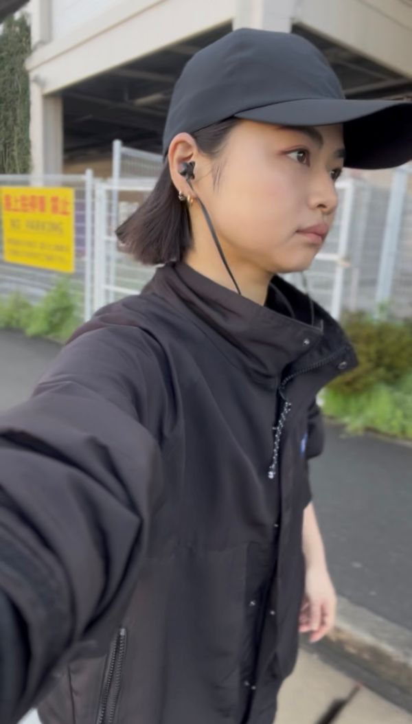 ウォーキング中の女性