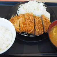 朝から揚げ立てを満喫！松のや「得朝ロースかつ定食」550円を実食