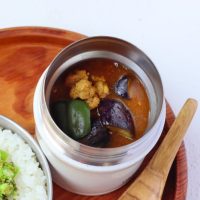 レンジで時短！「なすとピーマンのキーマカレー」「ブロッコリーチーズふりかけ」2品弁当