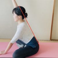 【スマホ首対策】腕を上げ下げするだけ！姿勢を整える簡単ピラティス