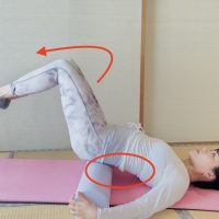 寝たまま1分でくびれ対策！「ウエスト」を引き締める簡単ピラティス