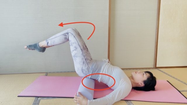 腰が反らないように注意