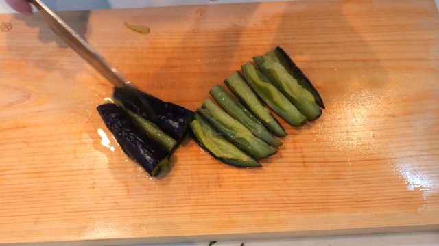 切った茄子