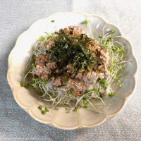 「疲れた朝でも食べられる！」火を使わない簡単丼レシピ3選