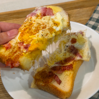 材料4つで幸せ！「とろ～りチーズのベーコンエッグトースト」
