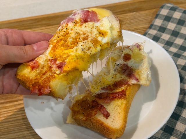 チーズのベーコンエッグトースト