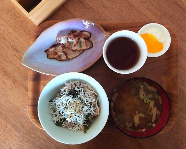 朝食