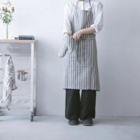さっと着られて動きやすい！毎日使いたい「365methods ガブリエル エプロン＆ミトン」
