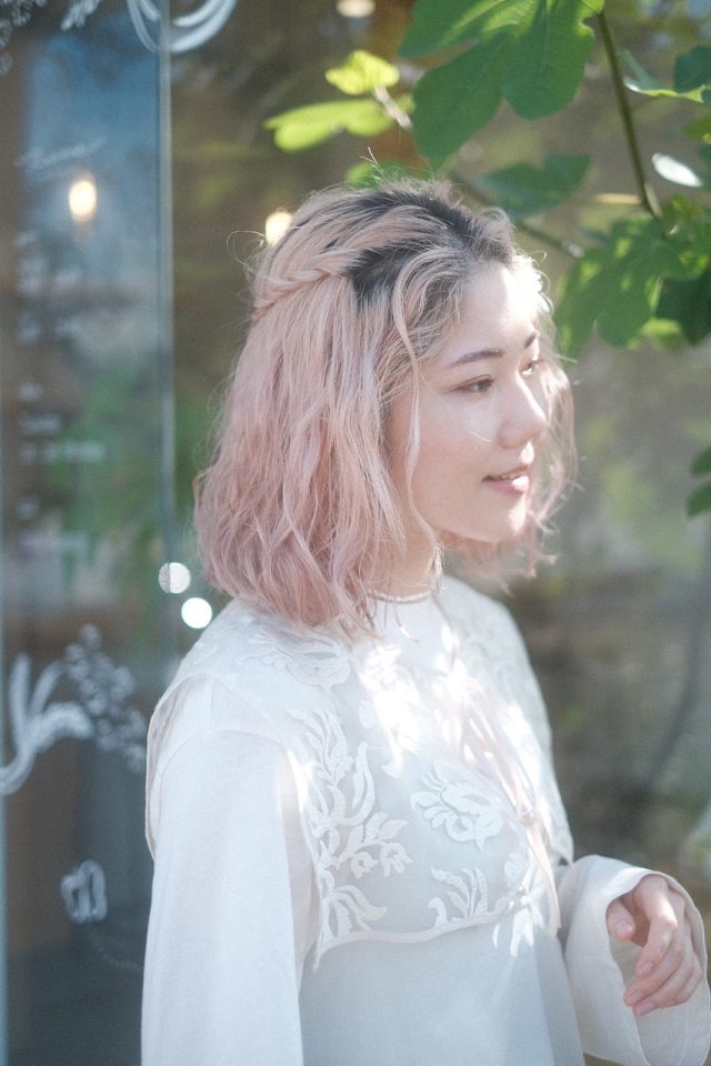 女性の横顔