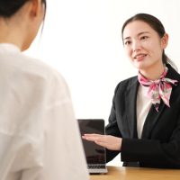 英語「Let me check」ってどういう意味？