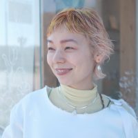 湿気でまとまらない髪に。美容師がすすめる雨の日のヘア発想