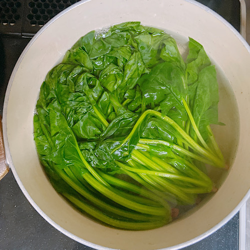 茹でたほうれん草