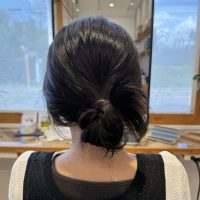 髪が落ちてこない！レイヤーヘア向け簡単お団子アレンジ