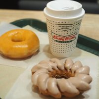 ドリンク1杯購入でドーナツ1個プレゼント！クリスピー・クリーム・ドーナツの「あさオリグレ」が超お得