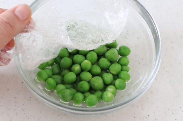 レンジで加熱したグリーンピース
