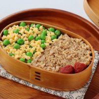 レンジで簡単！旬の「グリンピース卵そぼろ」「ツナマヨそぼろ」2品弁当