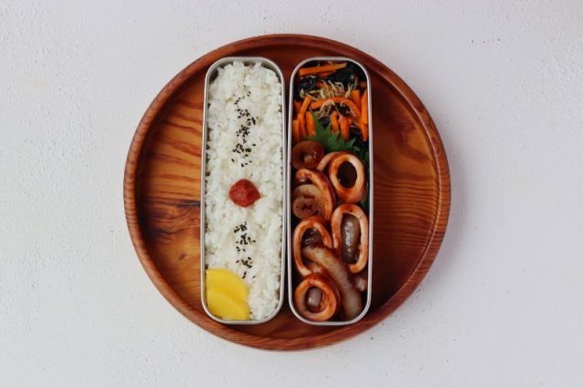 「イカたまねぎ」「じゃこ海苔にんじん」2品弁当