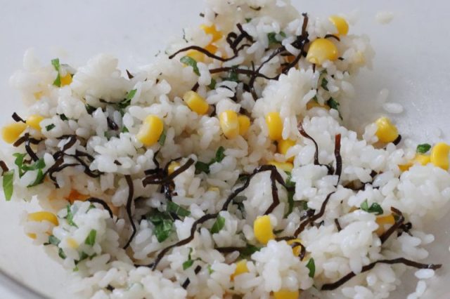 具材を混ぜたご飯