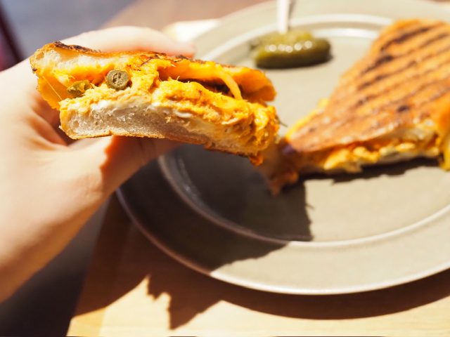 レッドホットツナサンドイッチ
