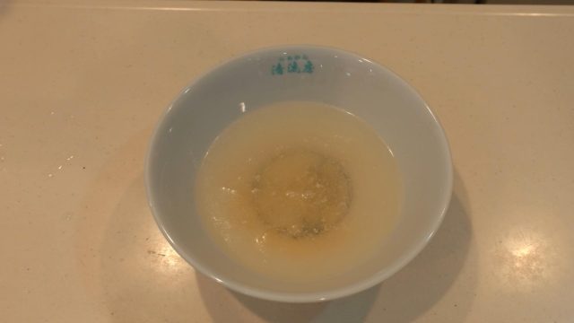 器に入ったスープ