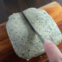 レンジ3分でふわもち！美髪にうれしい「黒ごま豆乳蒸しパン」の作り方