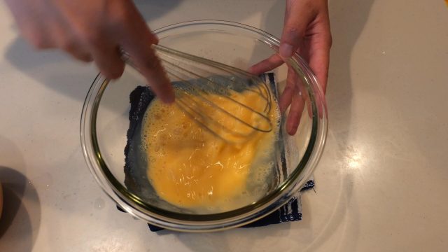 黒ごま豆乳蒸しパンの生地