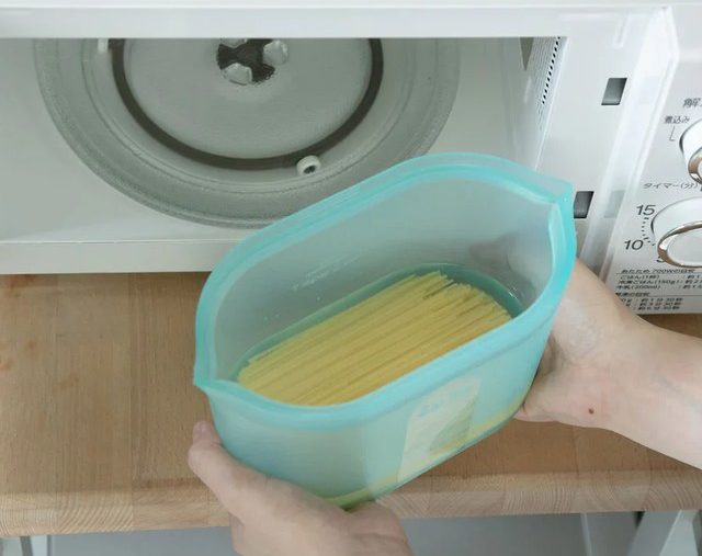 ZIP TOP ディッシュに入れたパスタ