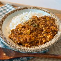 ひき肉いらずで節約！レンジで簡単「厚揚げキーマ風カレー」