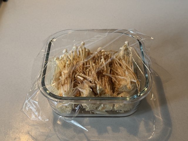 ラップをかけた耐熱皿