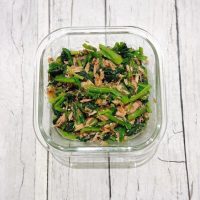 茹でて和えるだけ！お弁当にも◎『ほうれん草とツナのナムル』の作り置き