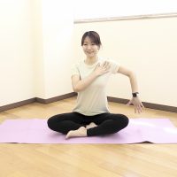 朝3分で猫背ケア！ガチガチの「肩甲骨まわり」をほぐすストレッチ